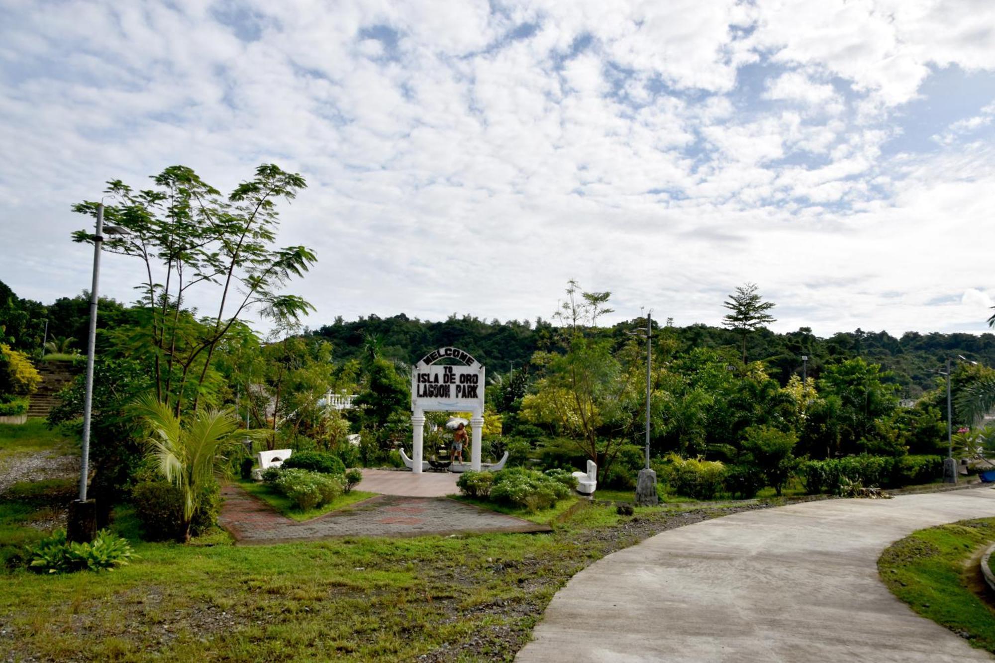 Isla De Oro Hotel Mamburao Exterior foto